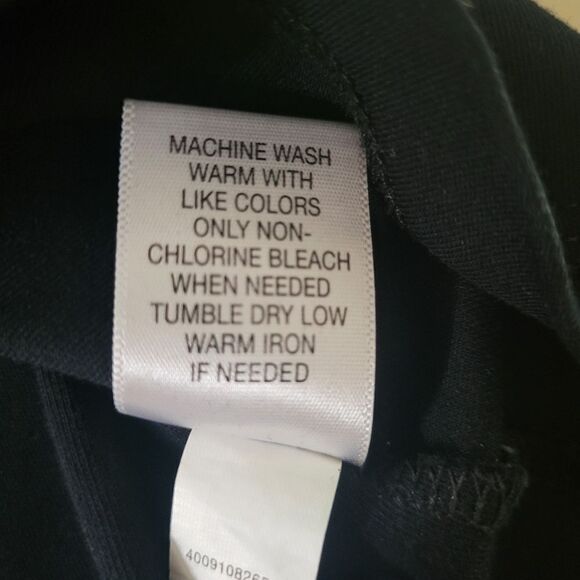 Croft & Barrow® Crewneck Women's Black Long-Sleeve Tee - Picture 11 of 13